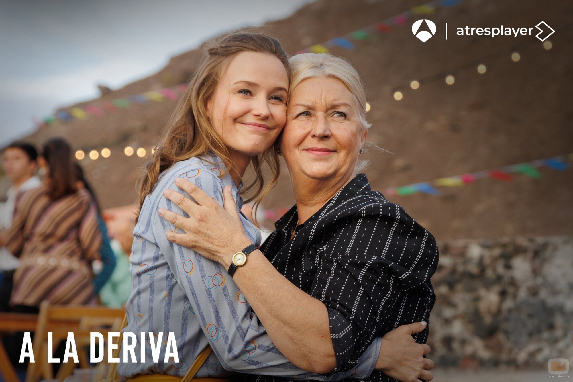 Amparo Fernández y Lucía Guerrero en la serie 'A la deriva'