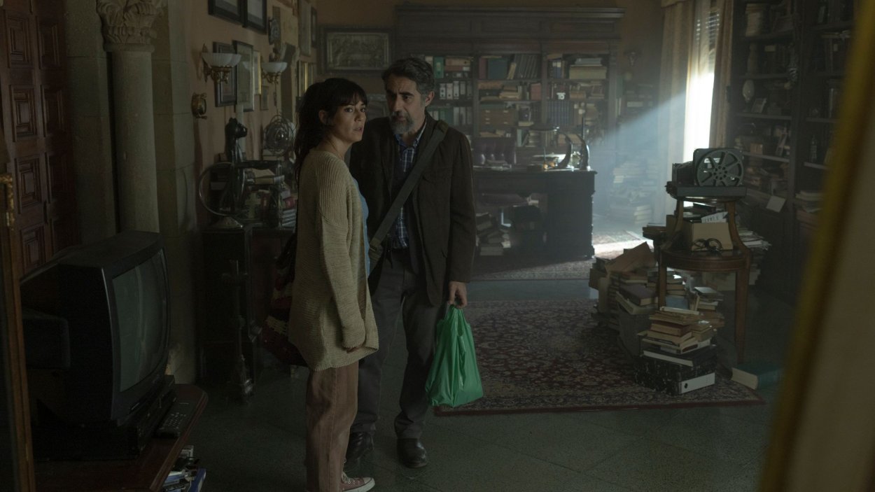 Berto Romero y Eva Ugarte en una escena de 'El otro mundo'