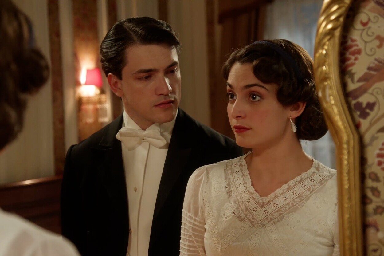Ciro y Julieta en una escena de 'La promesa'