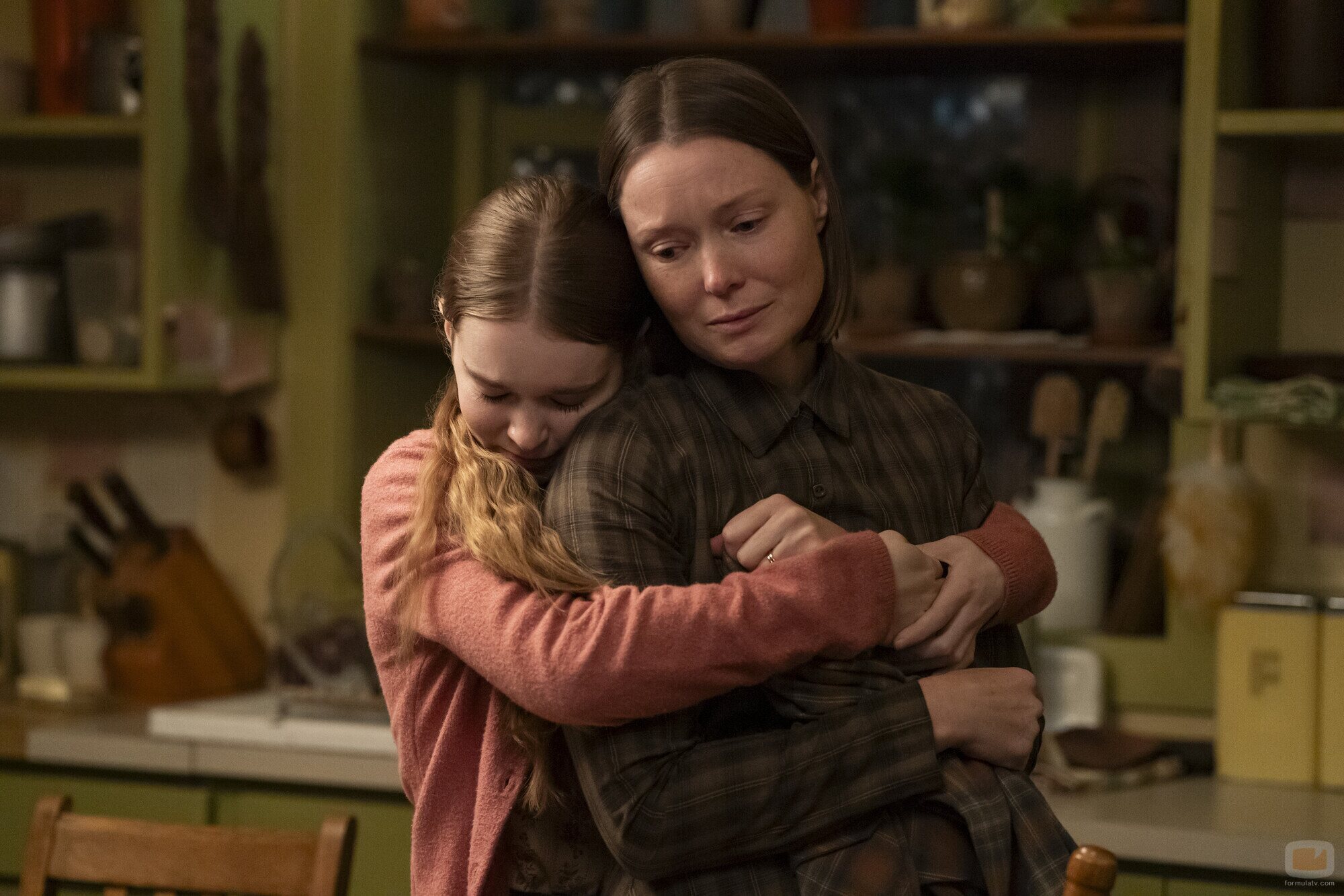 Samantha Sloyan y Summer H. Howell en una imagen promocional de 'Carrie'