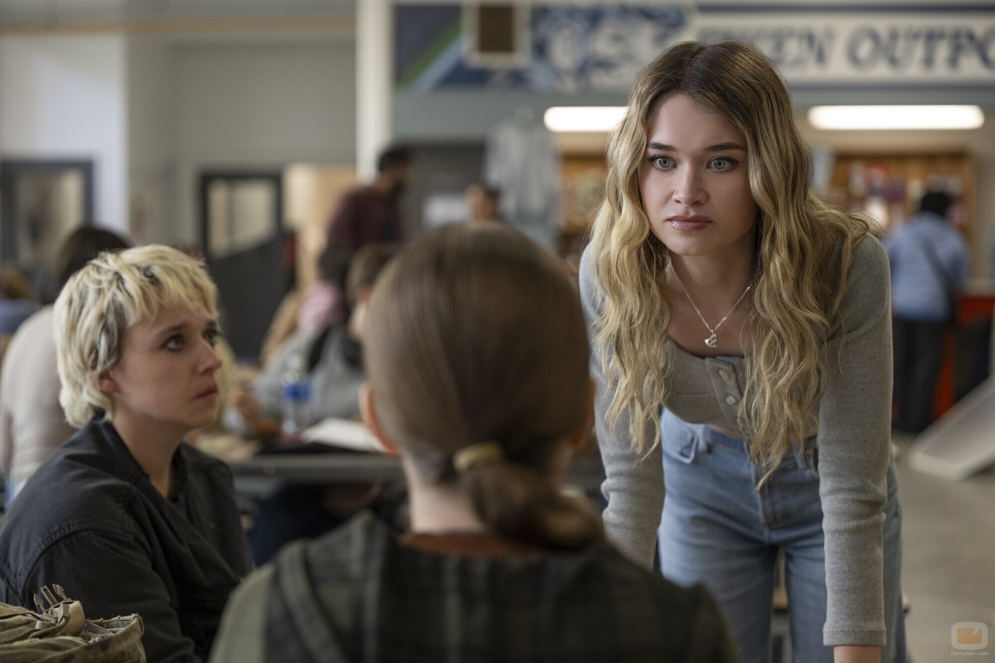 Alison Thornton y Thalia Dudek en una foto promocional de 'Carrie'