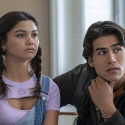 Siena Agudong y Joel Oulette en una imagen de 'Carrie'