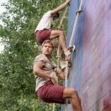 Kyle Clark y Samuel Braun en 'Episode #1.2' de 'La timonel'