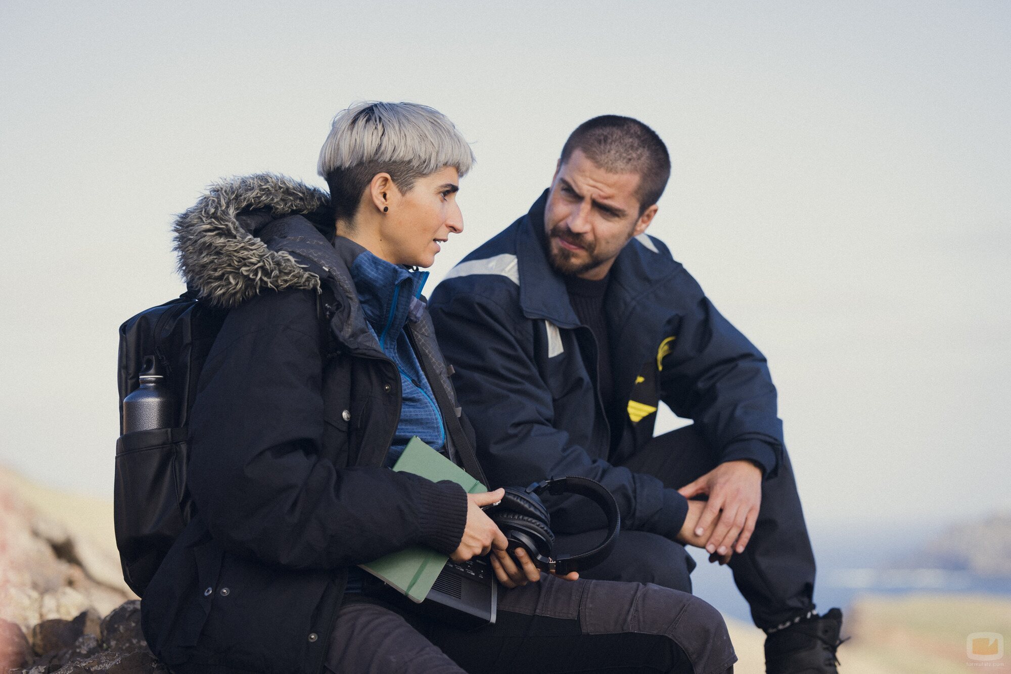 Maxi Iglesias y Alba Flores en un momento de 'Punto Nemo'