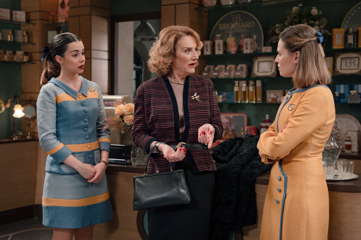 Marta Calvó junto a Marina Orta e Isabel Moreno en una escena de 'Sueños de libertad'