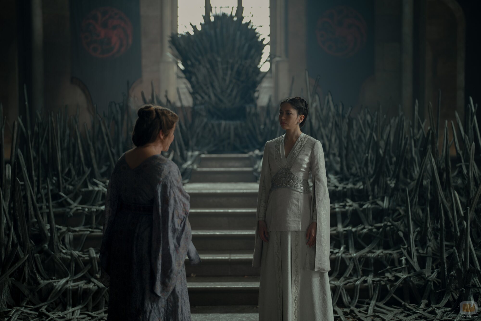 Michelle Bonnard y Sonoya Mizuno en 3x07 titulado 'El dragón de invierno' de 'La Casa del Dragón'