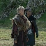 Phoebe Campbell y Clinton Liberty en el 3x07 de 'House of the Dragon'