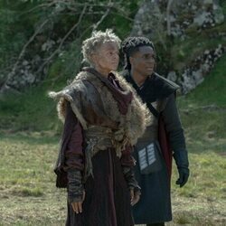 Phoebe Campbell y Clinton Liberty en el 3x07 de 'House of the Dragon'