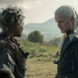 Phoebe Campbell y Matt Smith en 'El dragón de invierno' de 'House of the Dragon'