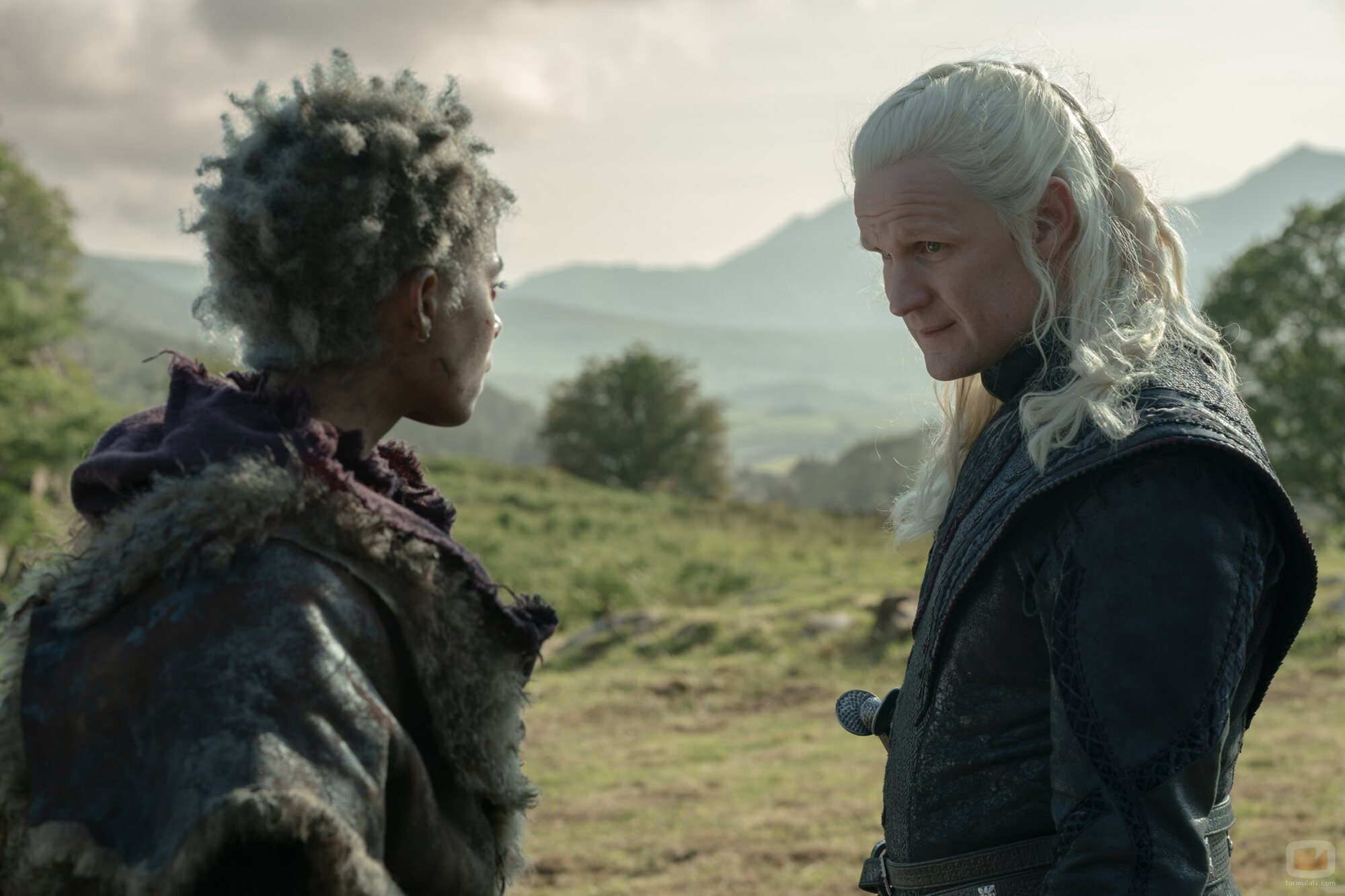 Phoebe Campbell y Matt Smith en 'El dragón de invierno' de 'House of the Dragon'