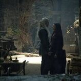 Gayle Rankin y Ewan Mitchell en 3x07 titulado 'El dragón de invierno' de 'La Casa del Dragón'