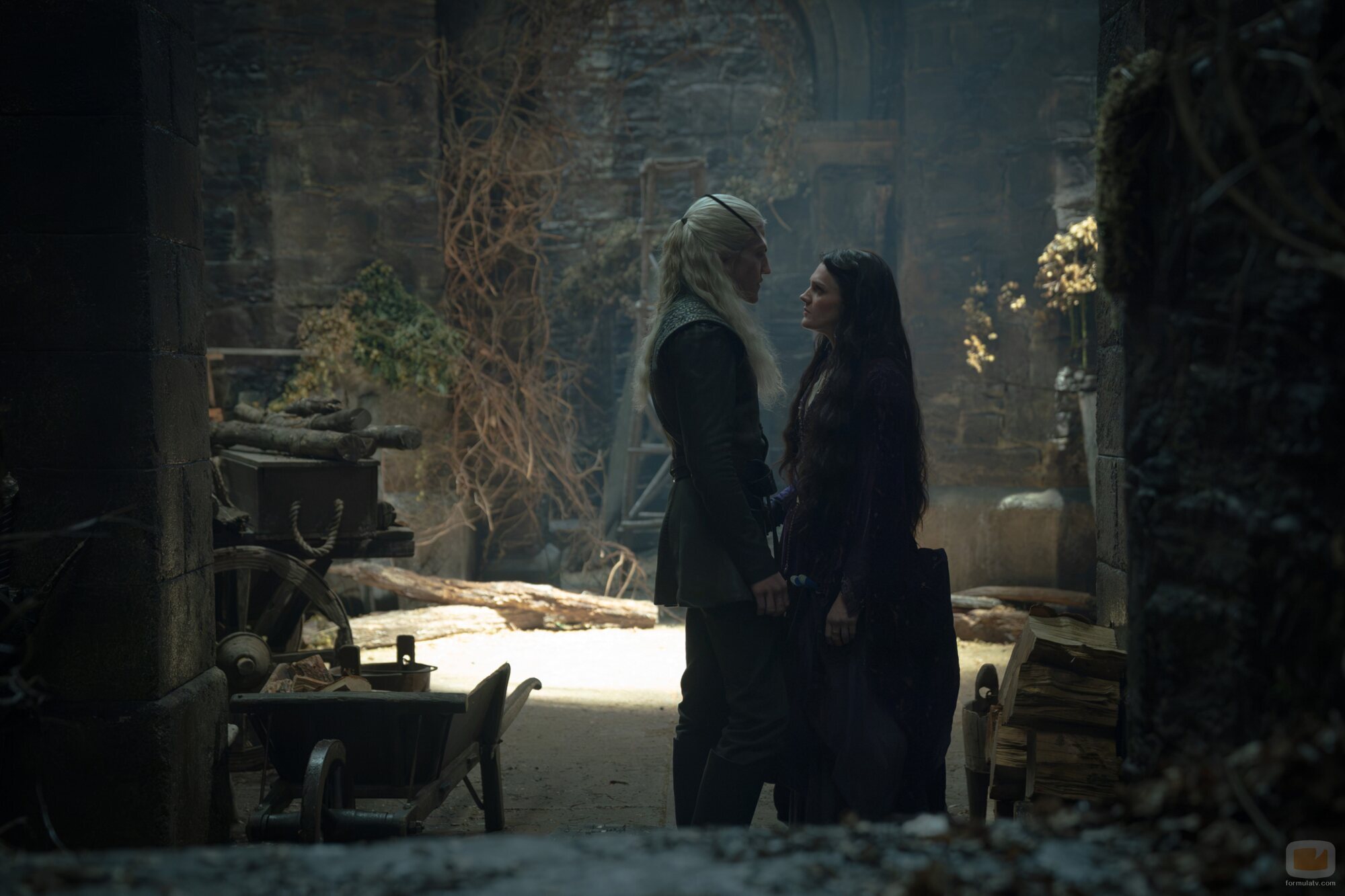Gayle Rankin y Ewan Mitchell en 3x07 titulado 'El dragón de invierno' de 'La Casa del Dragón'