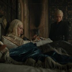 Emma D'Arcy y Phia Saban en el 3x07 de 'La Casa del Dragón'
