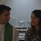 Ana Ruiz y Maxi Iglesias en 1x08 titulado 'Adiós La Caleta' de 'Ella, maldita alma'