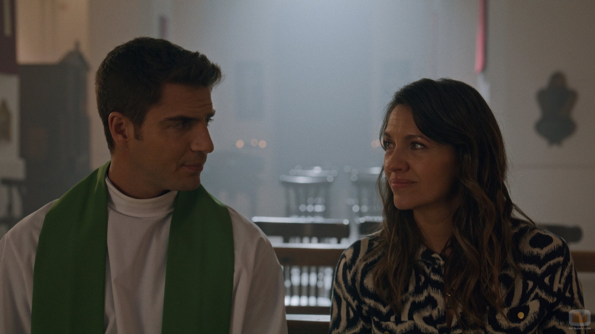 Ana Ruiz y Maxi Iglesias en 1x08 titulado 'Adiós La Caleta' de 'Ella, maldita alma'