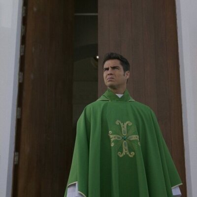 Maxi Iglesias en Capítulo 8 titulado 'Adiós La Caleta' de 'Ella, maldita alma'