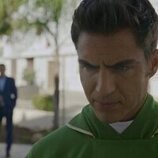 Maxi Iglesias en la temporada 1 y el capítulo 08 de 'Ella, maldita alma'