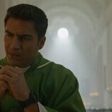 Plano de Maxi Iglesias en Capítulo 8 titulado 'Adiós La Caleta' de 'Ella, maldita alma'