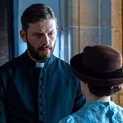 Sara Molina y Daniel Schröder en 7x143 titulado 'Lunes 10 de agosto de 2026' de 'La promesa'