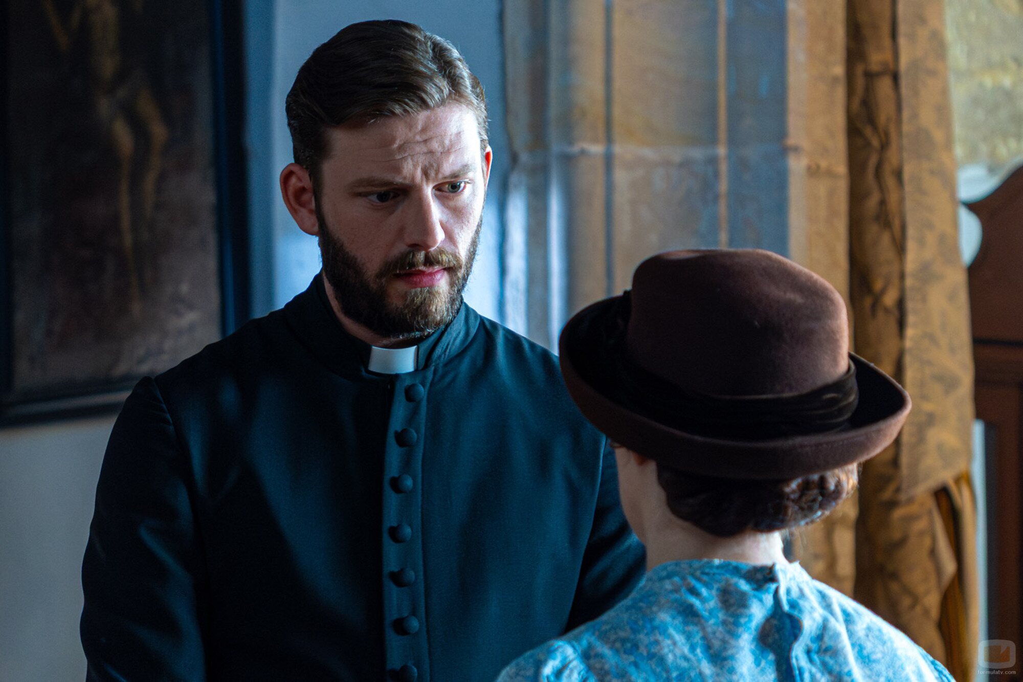 Sara Molina y Daniel Schröder en 7x143 titulado 'Lunes 10 de agosto de 2026' de 'La promesa'