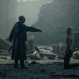 Tom Glynn-Carney y Ewan Mitchell en 'Las traiciones de Ladera' de 'La Casa del Dragón'