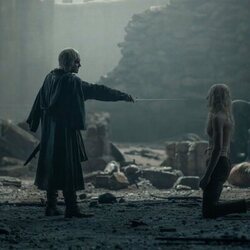 Tom Glynn-Carney y Ewan Mitchell en 'Las traiciones de Ladera' de 'La Casa del Dragón'