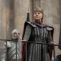 Promocional de Emma D'Arcy en la temporada 3 y el capítulo 08 de 'La Casa del Dragón'