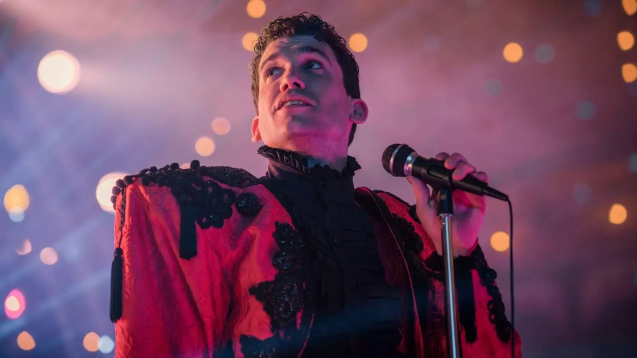 Jaime Lorente en una escena de "Disco, Ibiza, Locomía"