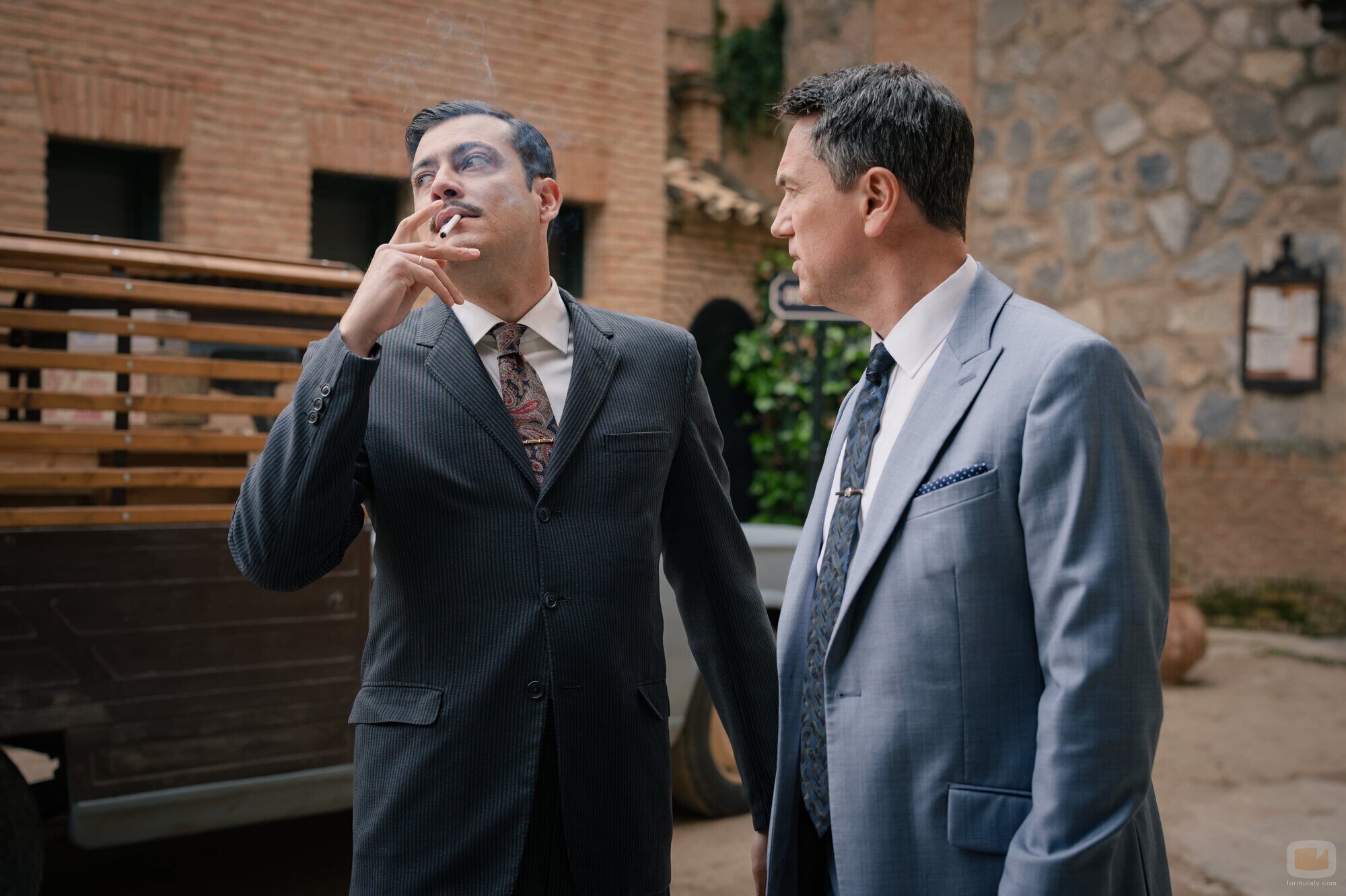 Foto de José Milán y Oriol Tarrasón en la temporada 3 y el capítulo 147 de 'Sueños de libertad'