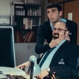 Roque Ruiz y Carlos Areces en el 'Episodio 1' de 'Muertos SL'