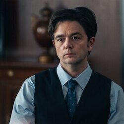 Gerald B. Fillmore en 4x03 'Episodio 3' de 'Muertos S.L.'
