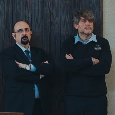 Carlos Areces y Salva Reina en 4x04 'Episodio 4' de 'Muertos S.L.'