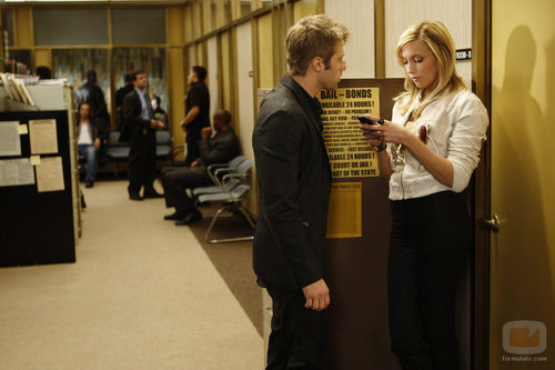 Shaun Sipos y Katie Cassidy de 'Melrose Place'
