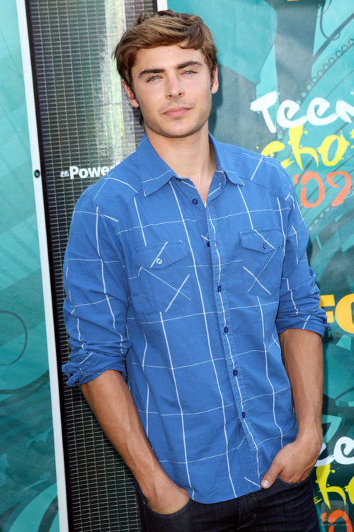 Zac Efron posa en los Teen Choice Awards 2009