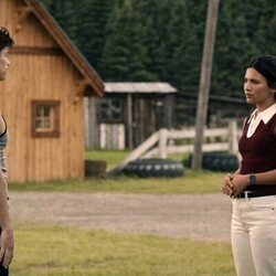 Ashby Gentry y Nikki Rodriguez en la temporada 3 y el capítulo 01 de 'Mi vida con los chicos Walter'