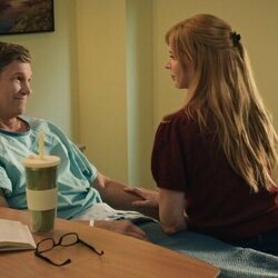 Sarah Rafferty y Marc Blucas en la temporada 3 y el capítulo 01 de 'Mi vida con los chicos Walter'
