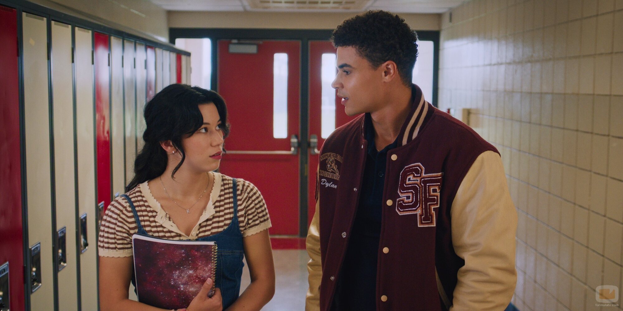 Mya Lowe y Kolton Stewart en 'Vuelta a casa' de 'Mi vida con los chicos Walter'