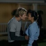Nikki Rodriguez y Noah LaLonde en 'Atención dividida' de 'My Life with the Walter Boys'