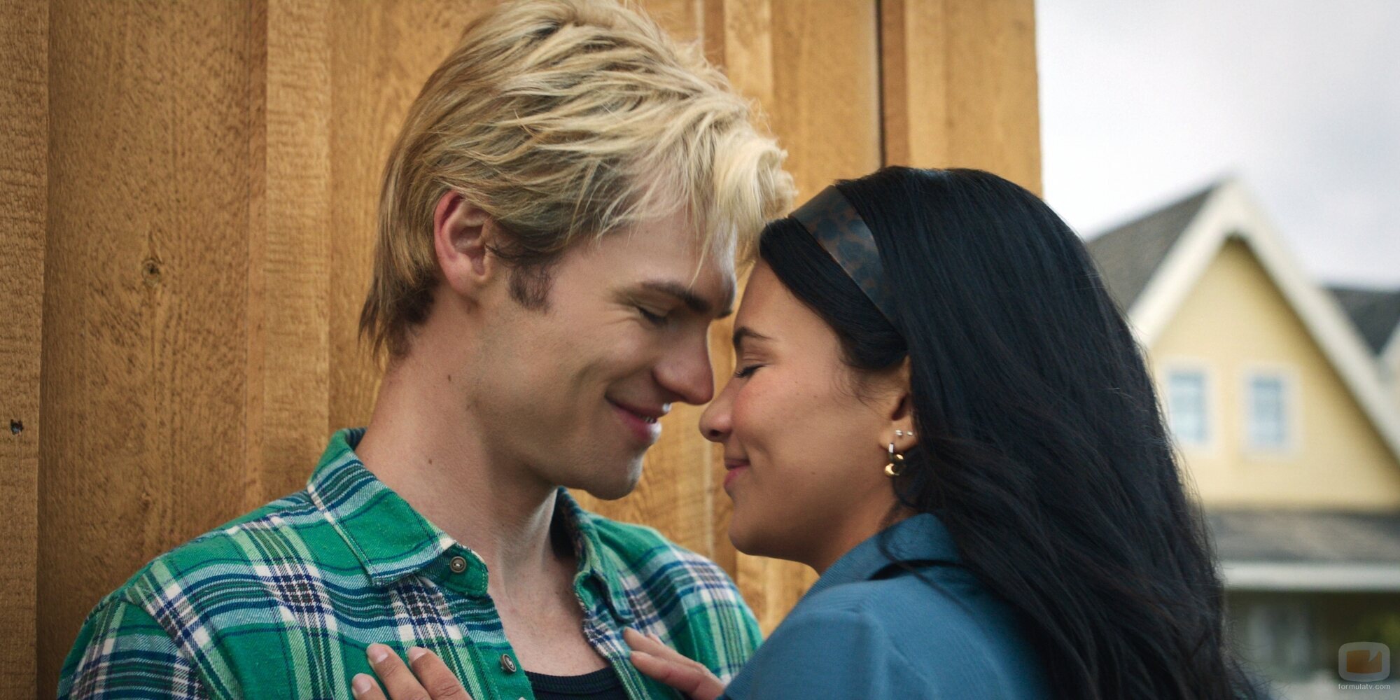Nikki Rodriguez y Noah LaLonde en 3x02 titulado 'Atención dividida' de 'Mi vida con los chicos Walter'