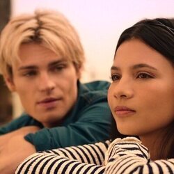 Noah LaLonde y Nikki Rodriguez en el 3x03 de 'Mi vida con los chicos Walter'