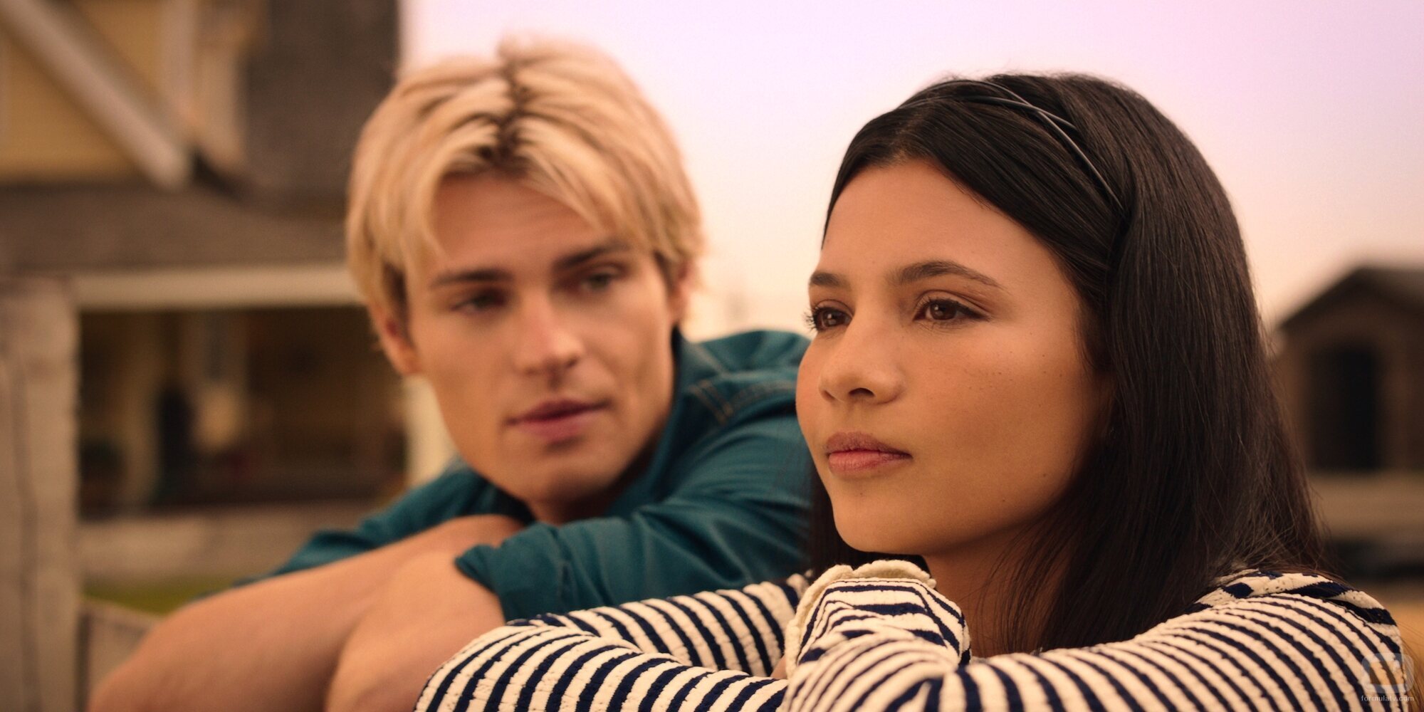 Noah LaLonde y Nikki Rodriguez en el 3x03 de 'Mi vida con los chicos Walter'