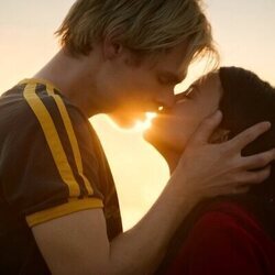 Nikki Rodriguez y Noah LaLonde en Capítulo 4 titulado 'Amor verdadero sin frenos' de 'Mi vida con los chicos Walter'