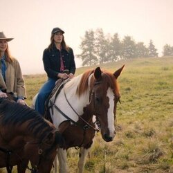Sarah Rafferty y Janet Kidder en el 3x04 de 'My Life with the Walter Boys'
