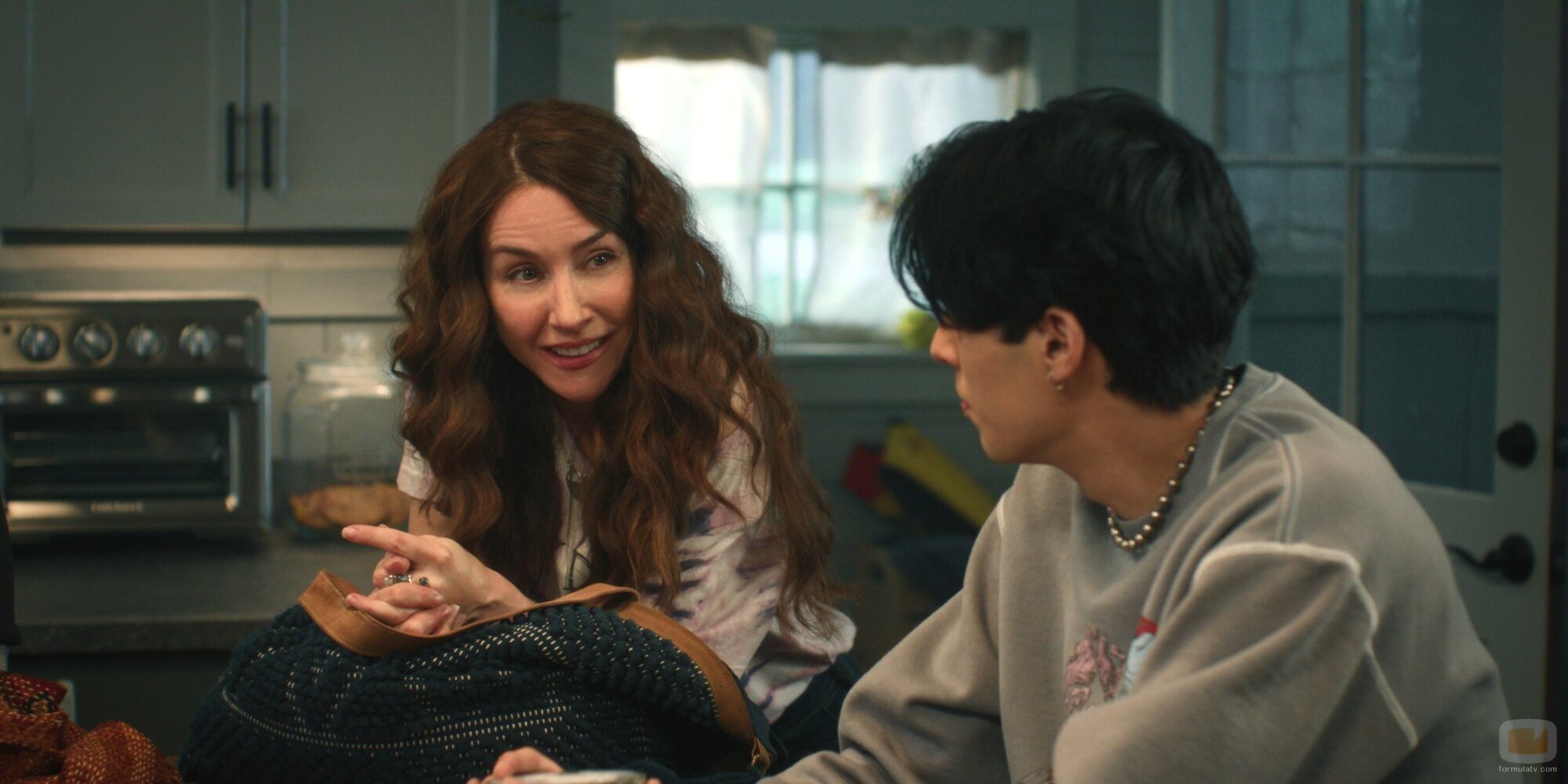 Isaac Arellanes y Erin Karpluk en el 3x05 de 'My Life with the Walter Boys'