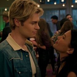 Noah LaLonde y Nikki Rodriguez en 3x05 'El efecto Jackie y Cole' de 'Mi vida con los chicos Walter'