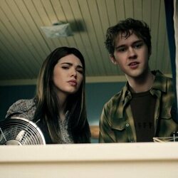 Alisha Newton y Connor Stanhope en 3x05 titulado 'El efecto Jackie y Cole' de 'Mi vida con los chicos Walter'