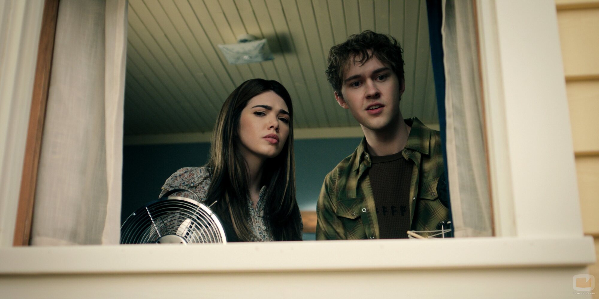 Alisha Newton y Connor Stanhope en 3x05 titulado 'El efecto Jackie y Cole' de 'Mi vida con los chicos Walter'