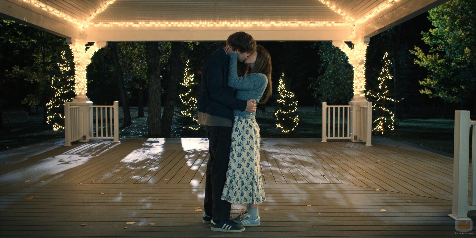 Connor Stanhope y Alisha Newton en 'Espacios sin freno' de 'Mi vida con los chicos Walter'