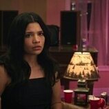 Nikki Rodriguez en 3x06 'Espacios sin freno' de 'Mi vida con los chicos Walter'