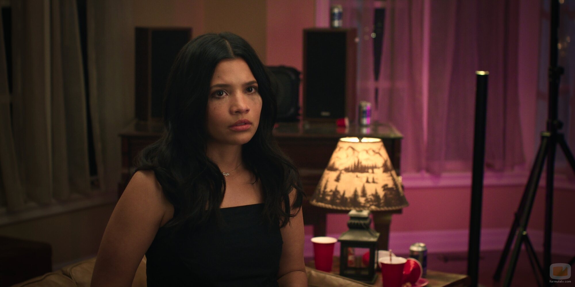 Nikki Rodriguez en 3x06 'Espacios sin freno' de 'Mi vida con los chicos Walter'